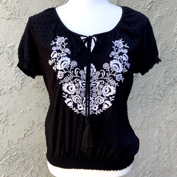 Romeo & Juliet Couture NWT Swiss Dot Floral Embroidered Peasant Top, Small - Picture 2 of 10